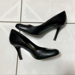 Nine West round toe pumps